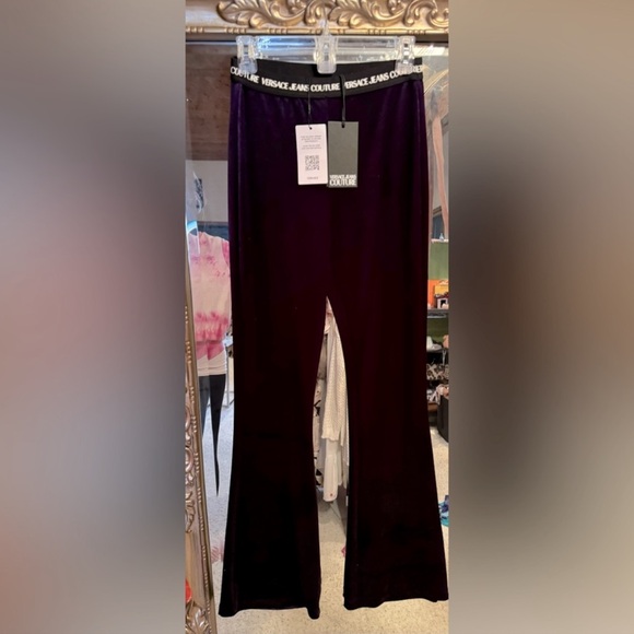 VERSACE JEANS COUTURE VELVET
STRETCH PANT, IT 40
$425 $1,000| Size: IT 40 - Picture 5 of 7